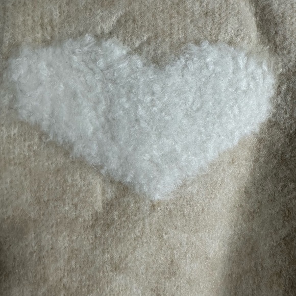 Cream/Tan and White Heart Design Knit Short Sleeve Sweater Size L - Picture 4 of 15